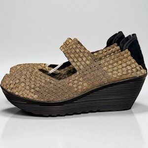 St. John's Bay Karma Bronze Wedge Heel Shoes Stretchy Mary Jane  Size 10